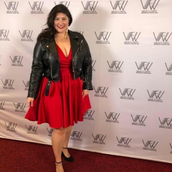 Meet your Posher, Stefani - Picture 1 of 1